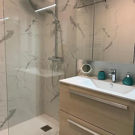 A 2 Pas Des Plages Du Midi, 261l Deper * كان